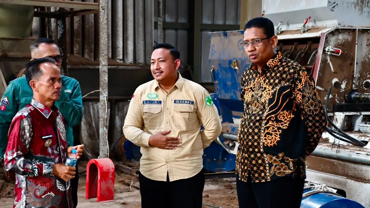 Bupati Sintang Gregorius Herkulanus Bala meresmikan pabrik biomassa dan co-firing batubara di Manis Raya, Kecamatan Sepauk.(ISTIMEWA) 


