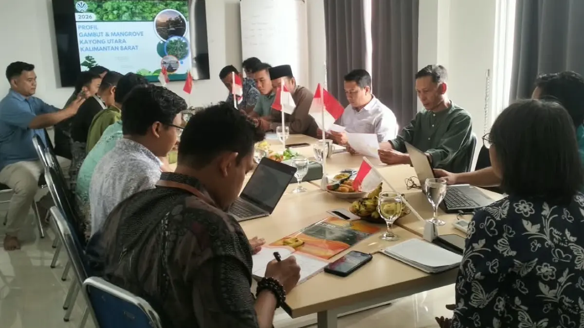 Jajaran Komisi I dan III DPRD Kayong Utara melakukannkunker di BPEGM Pontianak membahas masalah kawasan gambut di wilayah pemukiman di Kayong Utara. (ISTIMEWA)

