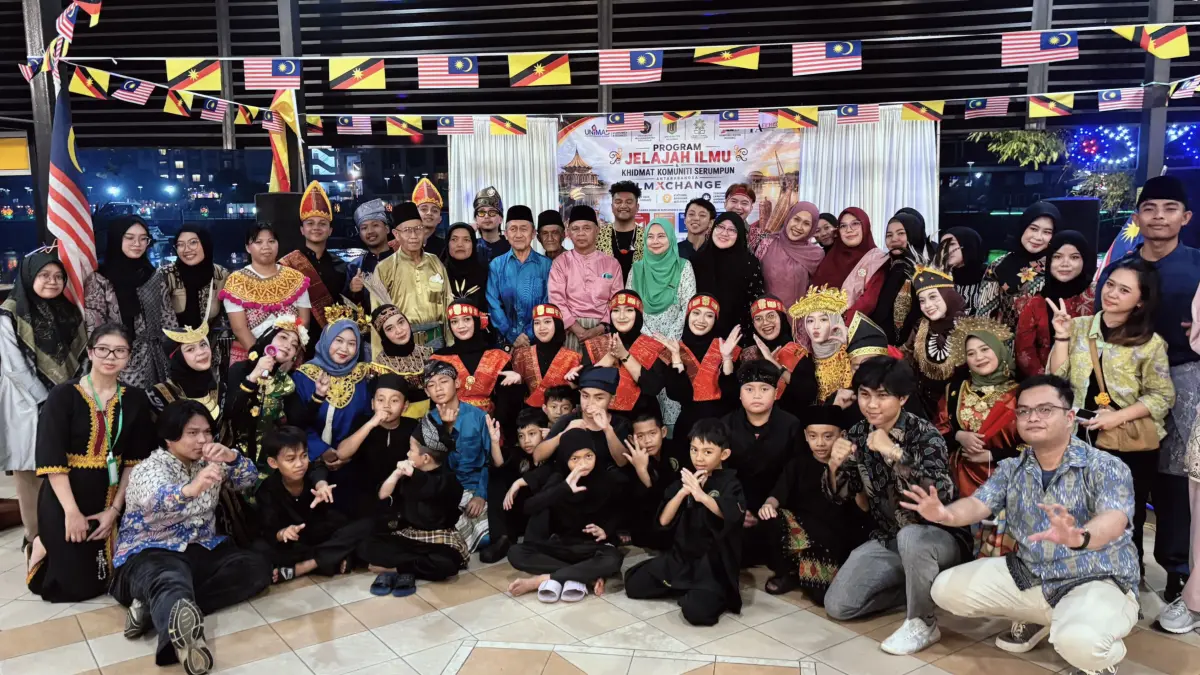 Mahasiswa FEB UM Pontianak Unjuk Budaya di Sarawak, Kolaborasi Internasional Digelar di Kampung Boyan (FEB UM Pontianak)