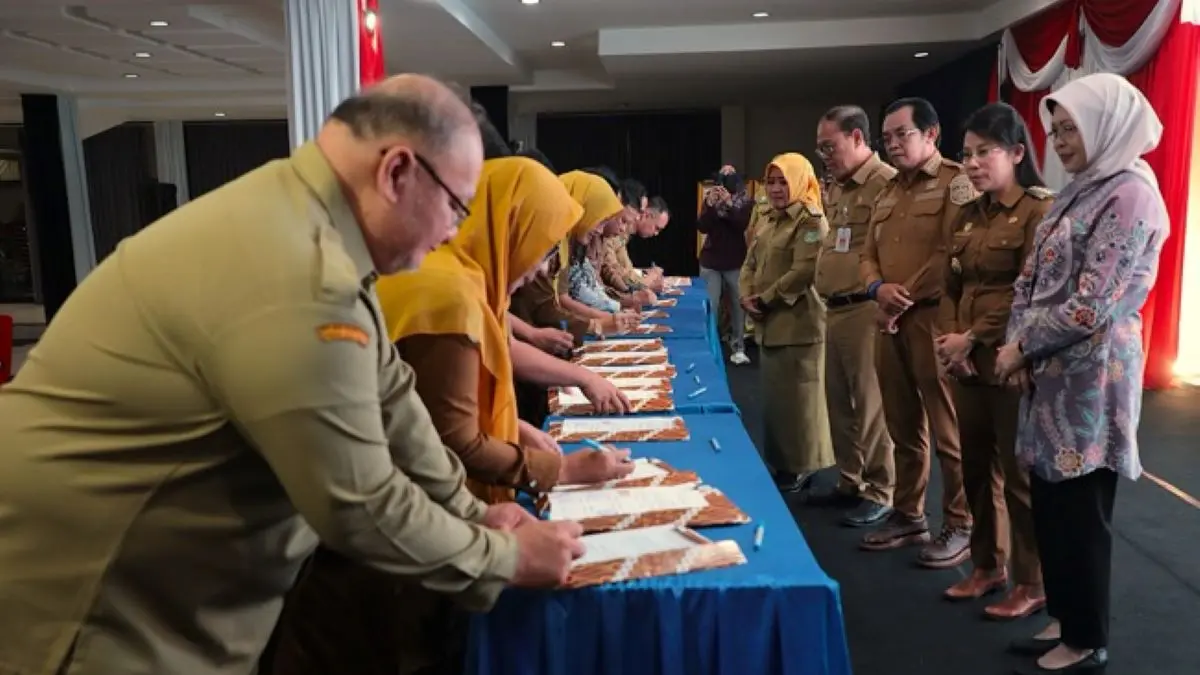 Penandatanganan Perjanjian Kerja Sama (PKS) Jejaring Pengampuan Kardiovaskular sekaligus membuka Proctorship Intervensi Non Bedah (INB) perdana di RSUD Dr. Abdul Aziz Singkawang, di Basement Kantor Wali Kota Singkawang, Senin (24/8/2026), (MC Singkawang)