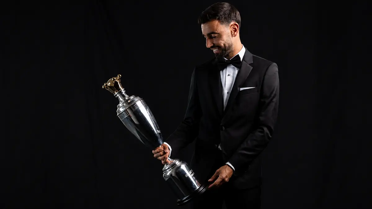 Bruno Fernandes memenangkan penghargaan PFA Players