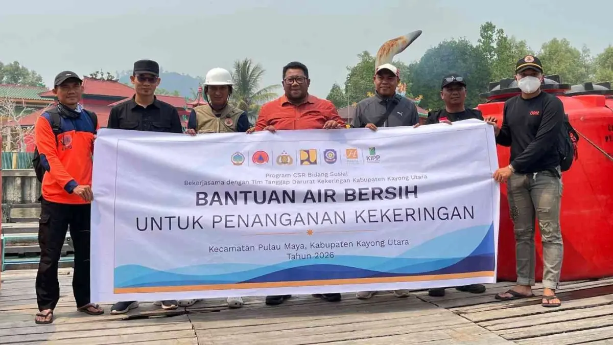 Penyaluran bantuan air bersih bagi masyarakat yang terdampak bencana kekeringan di Kepulauan. (ISTIMEWA)   
