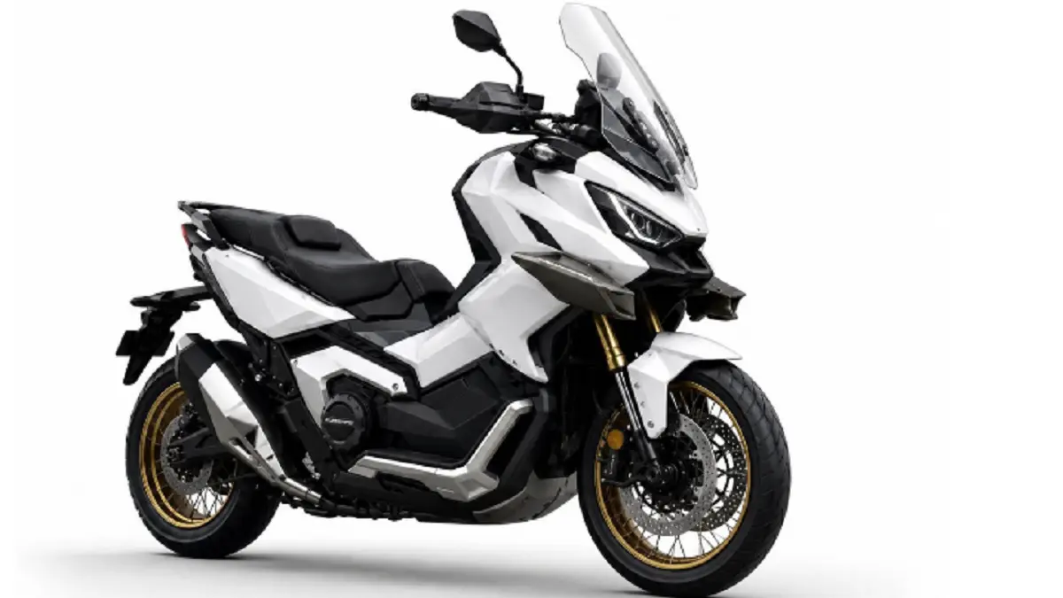 QJMotor X-Adventure 900 mengusung konsep hyper scooter dengan mesin dua silinder 904 cc dan desain bergaya adventure. (GREATBIKER)