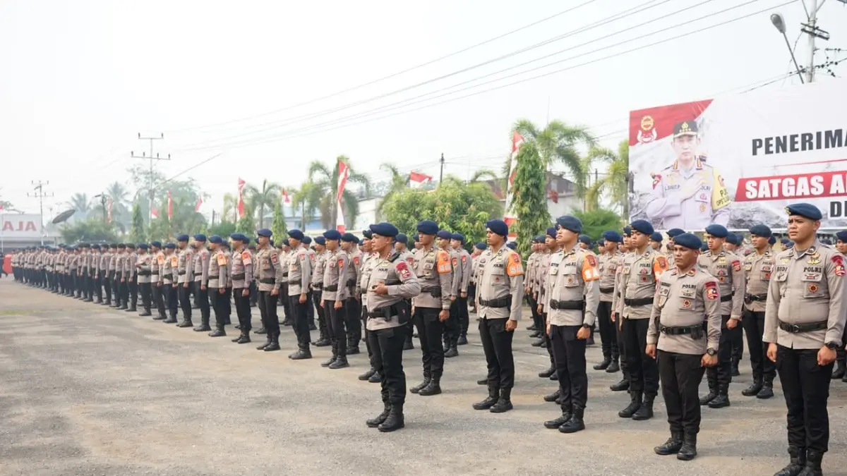 Sebanyak 30 personel Brimob Mabes Polri diterjunkan ke wilayah hukum Polres Sambas, Selasa (25/8), untuk membantu penanggulangan kebakaran hutan dan lahan (karhutla). 