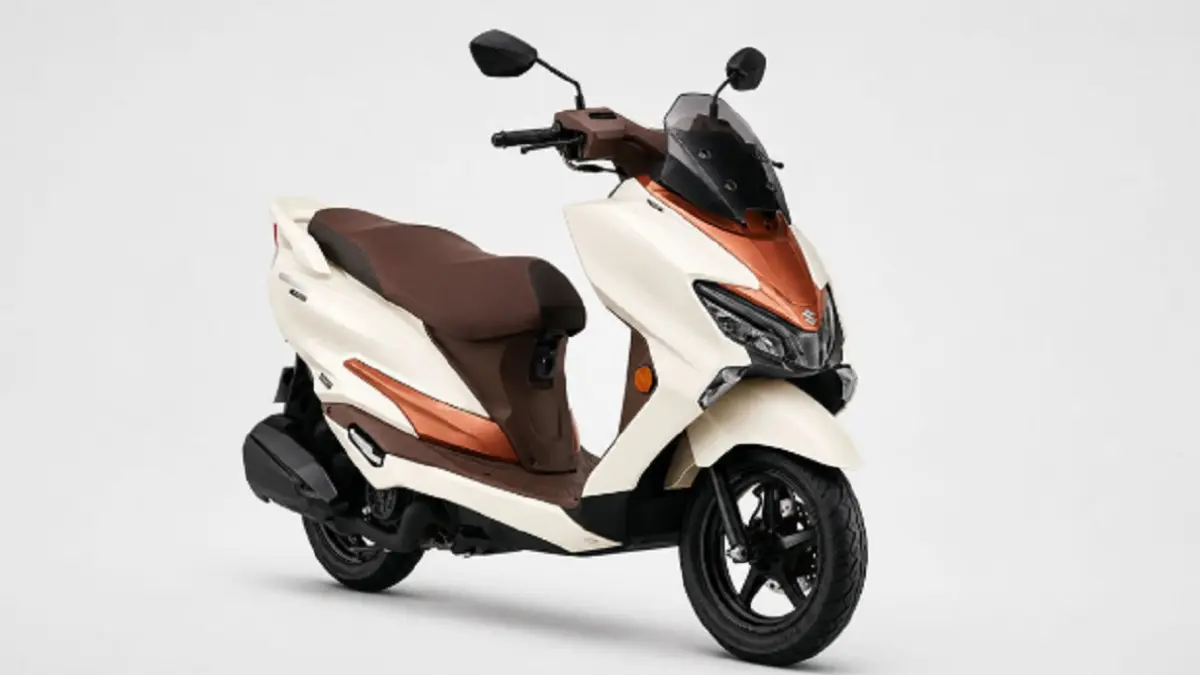 Suzuki Burgman Street 125 terbaru tampil dengan desain bergaya maxi scooter, layar TFT 4,2 inci, Keyless, dan mesin 124 cc. (GREATBIKER)