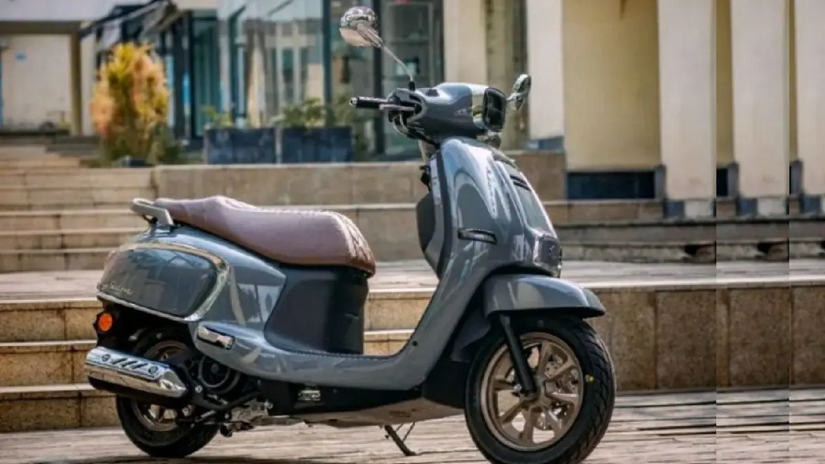 Suzuki US125T merupakan skutik 125 cc bergaya klasik yang menggabungkan desain retro dengan fitur modern untuk penggunaan harian. (GREATBIKER)