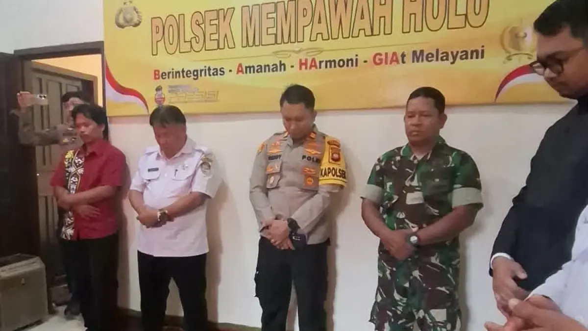Tokoh lintas agama bersama unsur pemerintah, TNI-Polri, dan masyarakat mengikuti doa bersama untuk memohon keselamatan serta hujan di tengah ancaman kabut asap dan karhutla di Polsek Mempawah Hulu, Rabu (26/8/2026).