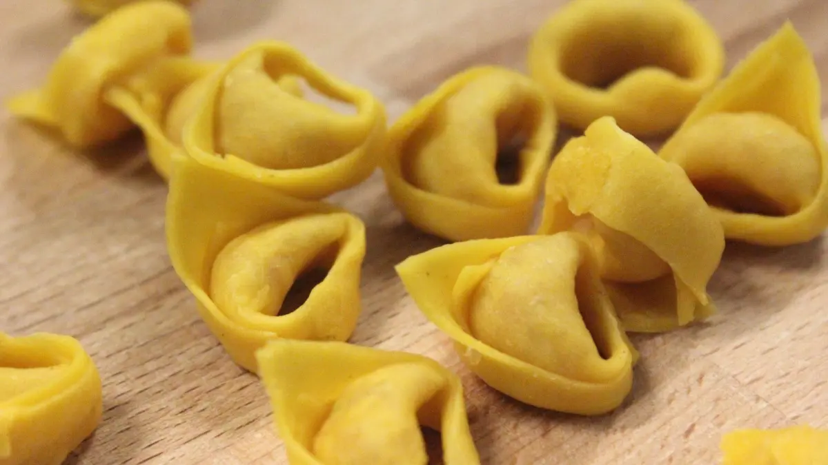 Tortellini yang bisa diolah dengan sosis, bayam, dan kuah gurih dalam satu hidangan sup creamy. (DOK WIKIPEDIA)  