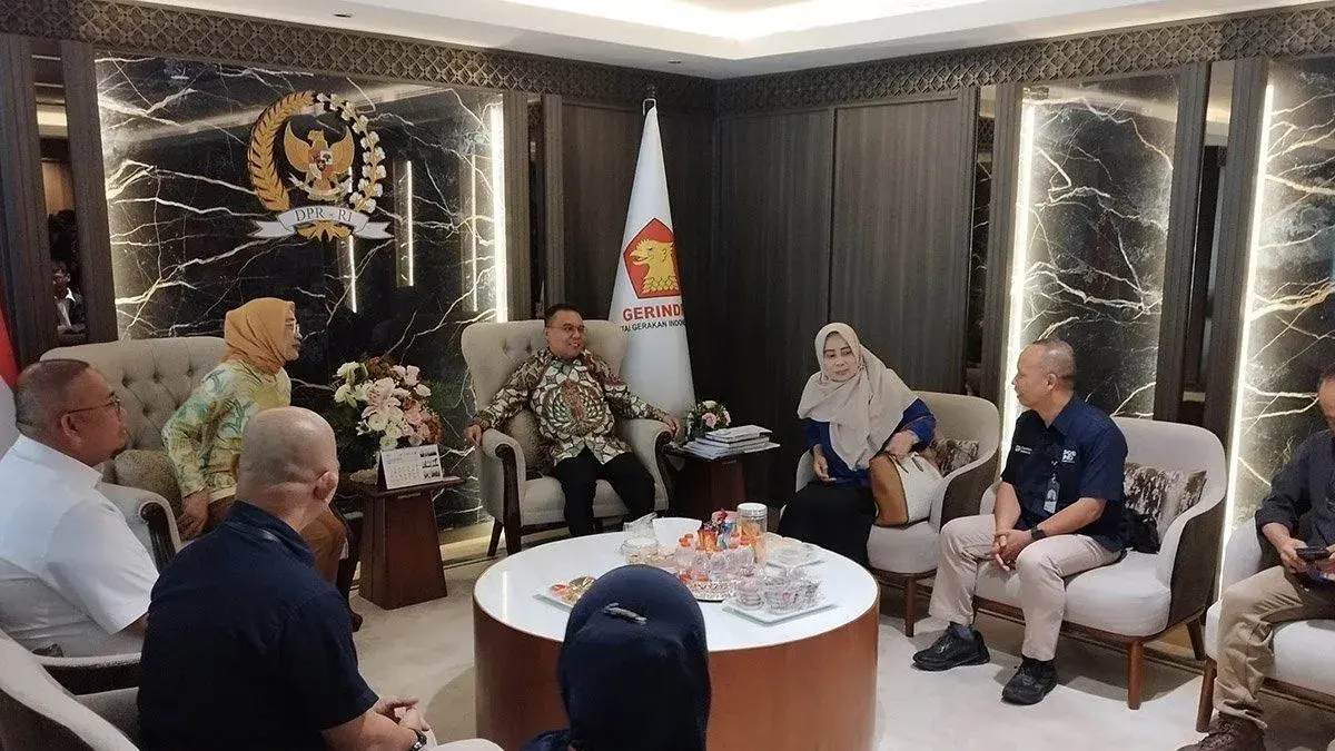 Wakil Ketua DPR RI Sufmi Dasco Ahmad bersama Ketua Komisi VI DPR RI Anggia Erma Rini saat menerima audiensi perwakilan karyawan PT Pos Indonesia di kompleks parlemen, Jakarta, Rabu (26/8/2026). (ANTARA/Bagus Ahmad)