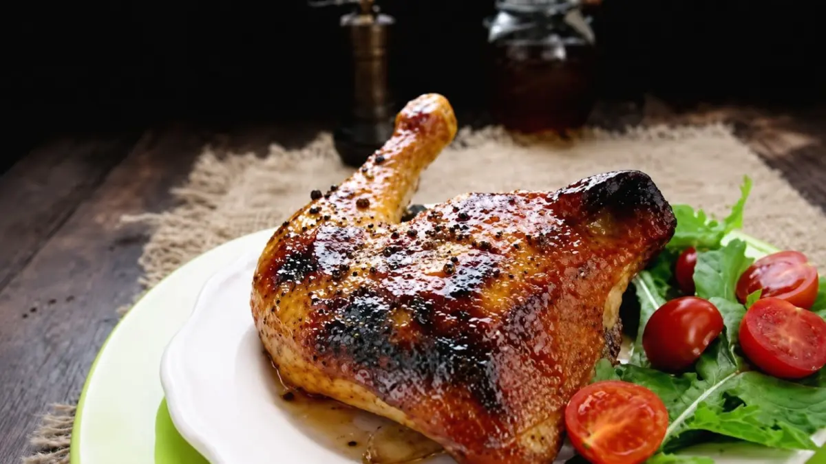 Ayam panggang yang bisa dikreasikan dengan madu dan apel. (DOK WIKIPEDIA) 