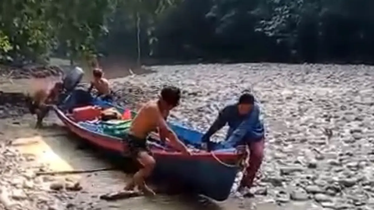 Beginilah kondisi akses jalan warga Dusun Landau Kaloi Kecamatan Bunut Hulu saat musim kemarau.(ISTIMEWA) 