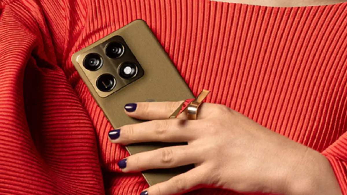 Motorola Signature mulai menerima Android 17 global dengan Hello UI baru.(Dok. Motorola)