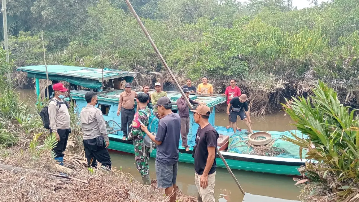 Pencarian warga Dusun Sumbermas Baru, Desa Mas Bangun, Kecamatan Teluk Batang, Kabupaten Kayong Utara diduga diterkam buaya.  


