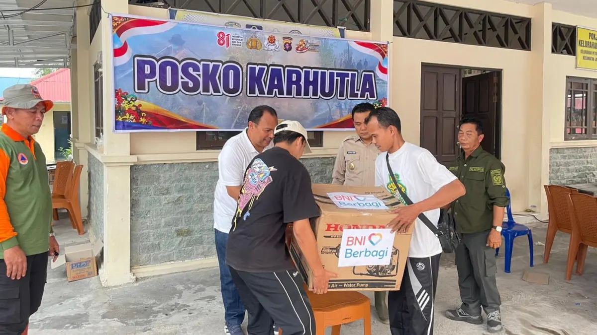 Penyaluran bantuan Bank BNI kepada warga terdampak karhutla di wilayah Kalimantan Tengah beberapa waktu lalu. (ISTIMEWA)