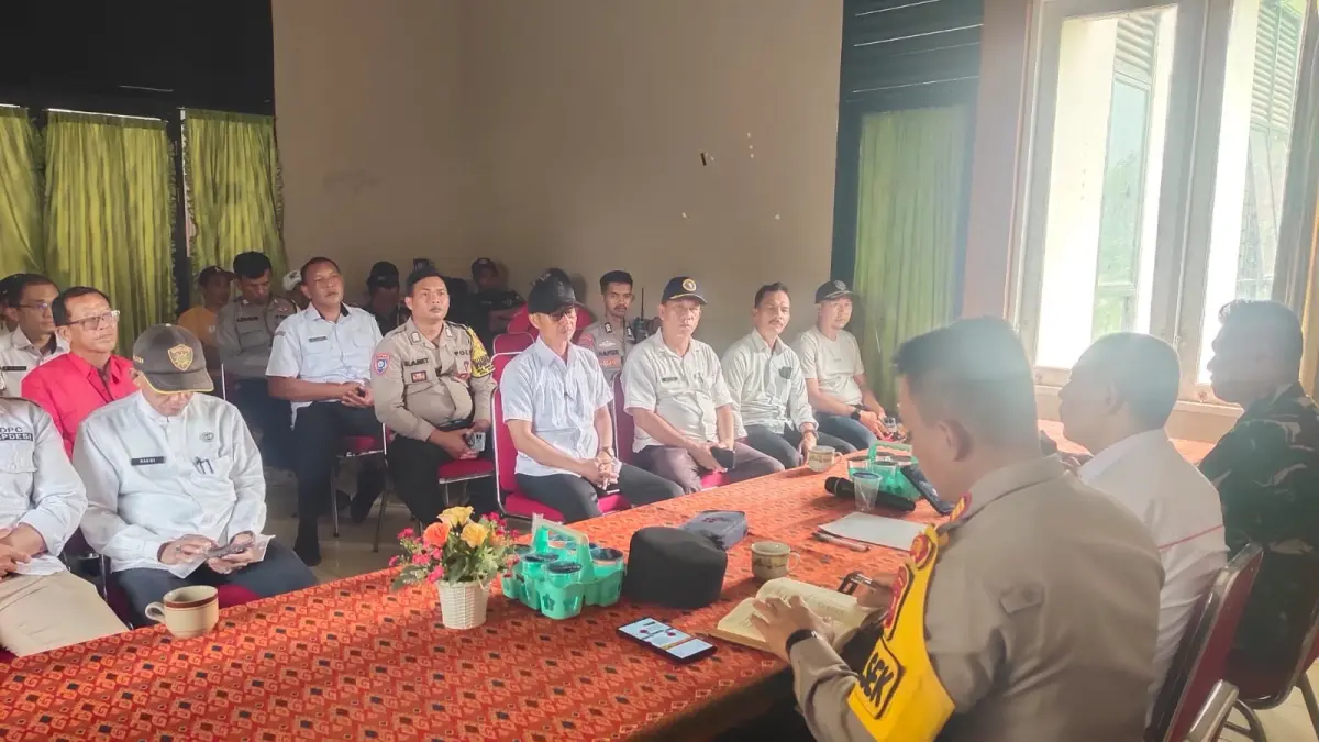Rakor penanggulangan kebakaran hutan dan lahan (karhutla) di Aula Kantor Camat Sungai Pinyuh.