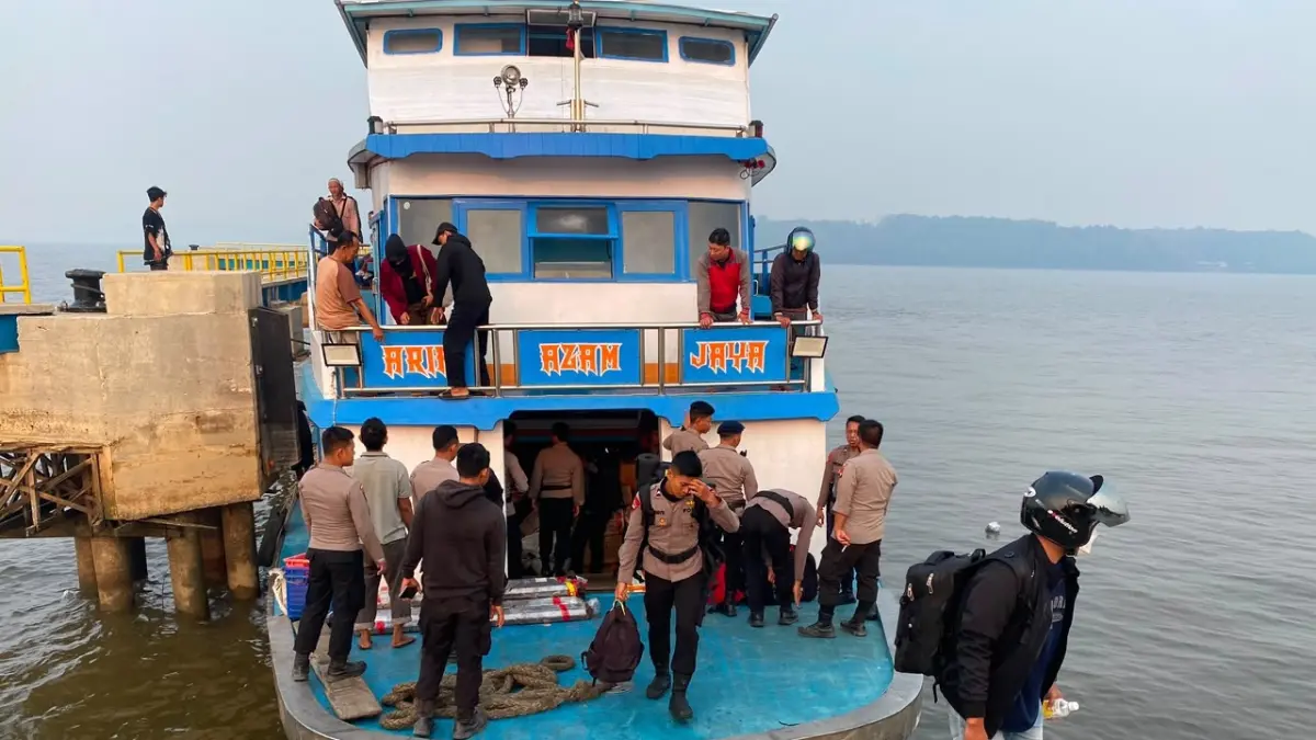 Satu pleton personel Satuan Brimob (Satbrimob) Polda Bali telah resmi tiba di Kecamatan Teluk Batang guna penanganan karhutla.  (ISTIMEWA)