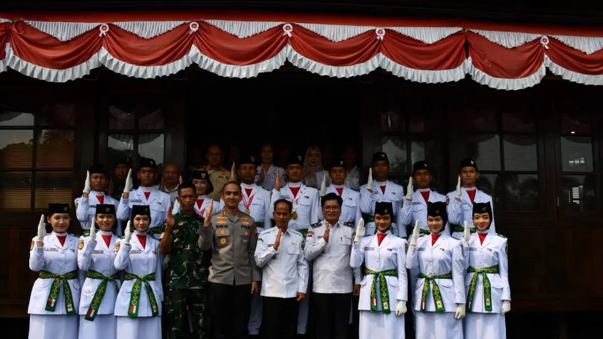 Anggota Paskibraka Kabupaten Sintang tahun ini yang berhasil meraih beragam prestasi dari tingkat kabupaten hingga nasional.(RISKA/PONTIANAK POST) 

