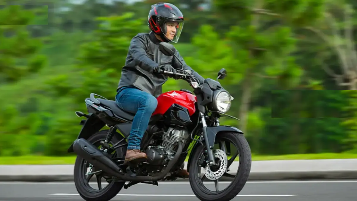 Honda CB150 Verza mengusung mesin 149,15 cc, transmisi lima percepatan, panel digital, dan suspensi belakang yang dapat disesuaikan. (ASTRA-HONDA)