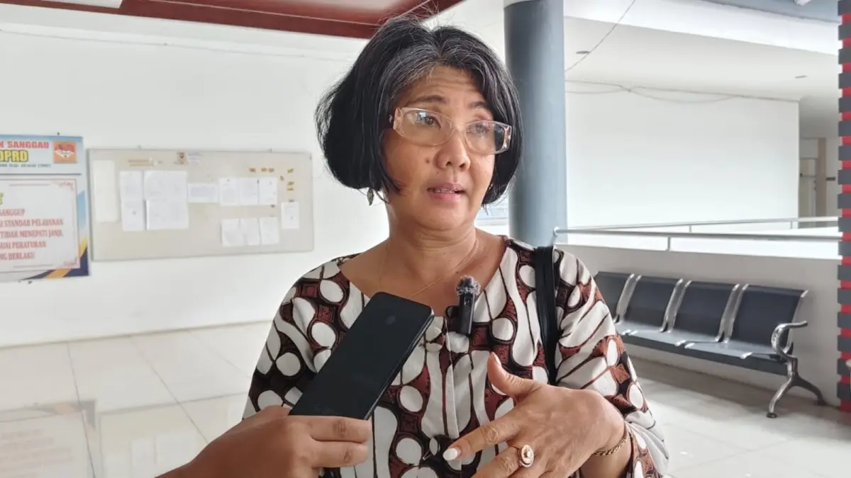 Kepala Bapenda Kabupaten Sanggau, Silvestra Dayana Simbolon, usai menghadiri RDP bersama DPRD Sanggau dan tiga perusahaan tambang, Jumat (28/8). (ISTIMEWA)