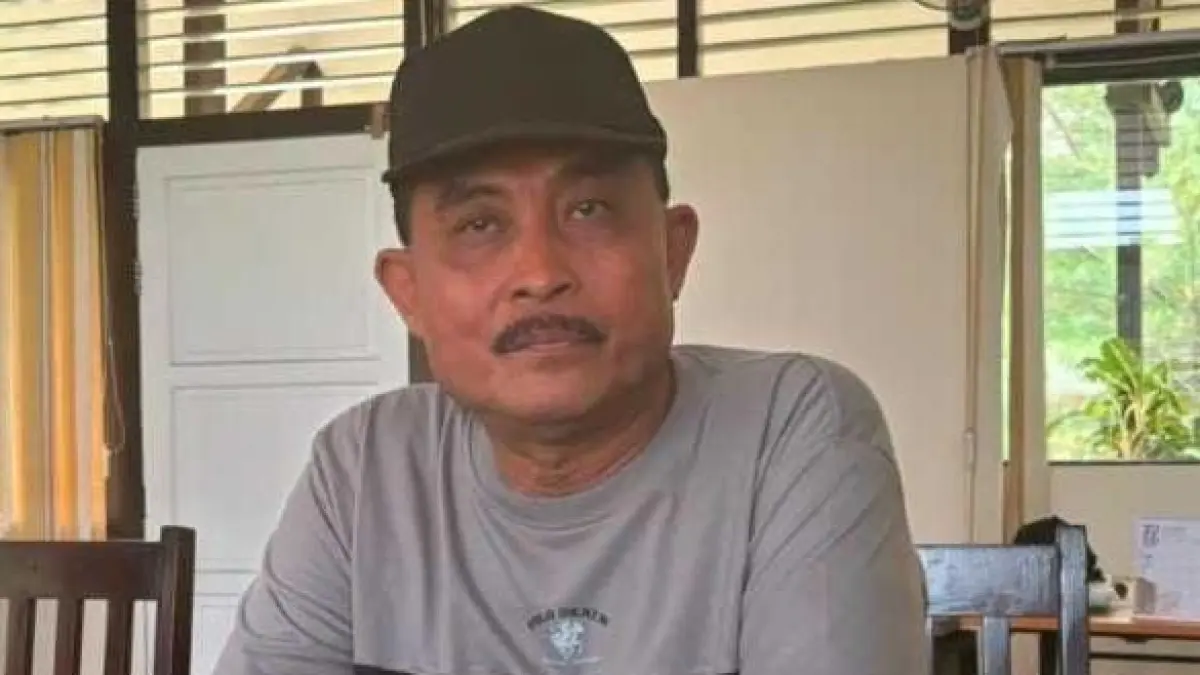 Ketua Komite SMKN 1 Mempawah Hilir, Aidi Matsyah, saat diwawancarai awak media di SMKN 1 Mempawah.