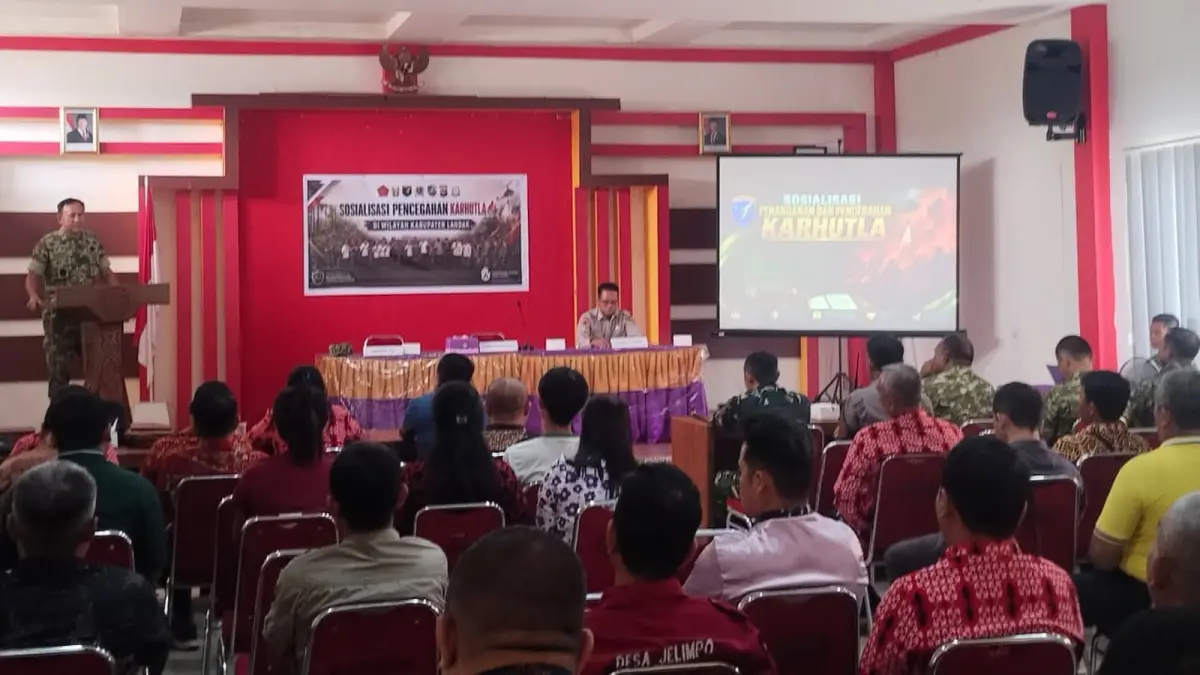 Sosialisasi dan Penyuluhan Penanganan Karhutla Tahun 2026 yang berlangsung di Aula Bappeda Landak, Jumat (28/8). (PENERANGAN KODIM LANDAK)