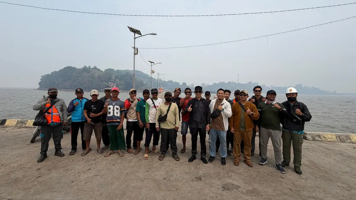 Anggota DPRD Kabupaten Kayong Utara dari Partai Golkar (Dapil 2), Bung Tomo bersama tim dari PLN segera Terangi Pulau Maya dan Karimata di 2026. (ISTIMEWA)