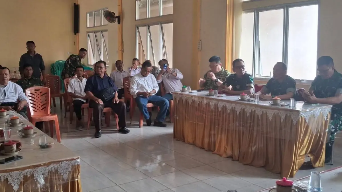 Suasana penyuluhan tentang pencegahan dan penanganan karhutla di Aula Kantor Kecamatan Teluk Keramat, Sambas, Rabu (26/8).