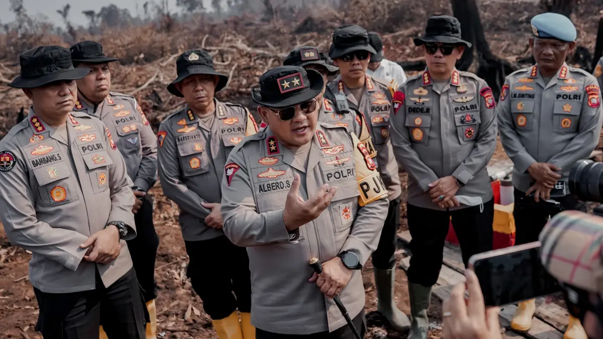 DALAMI KORPORASI: Kapolda Kalbar Irjen Pol Alberd Teddy Benhard Sianipar meninjau sumur bor di Dusun Melapis, Desa Sungai Duri, Kecamatan Sungai Raya, Kabupaten Bengkayang, Senin (31/8/2026). Polisi mendalami keterkaitan perusahaan di Kalimantan Barat dengan karhutla, termasuk kemungkinan tindakan langsung, perintah pembakaran, maupun kelalaian.