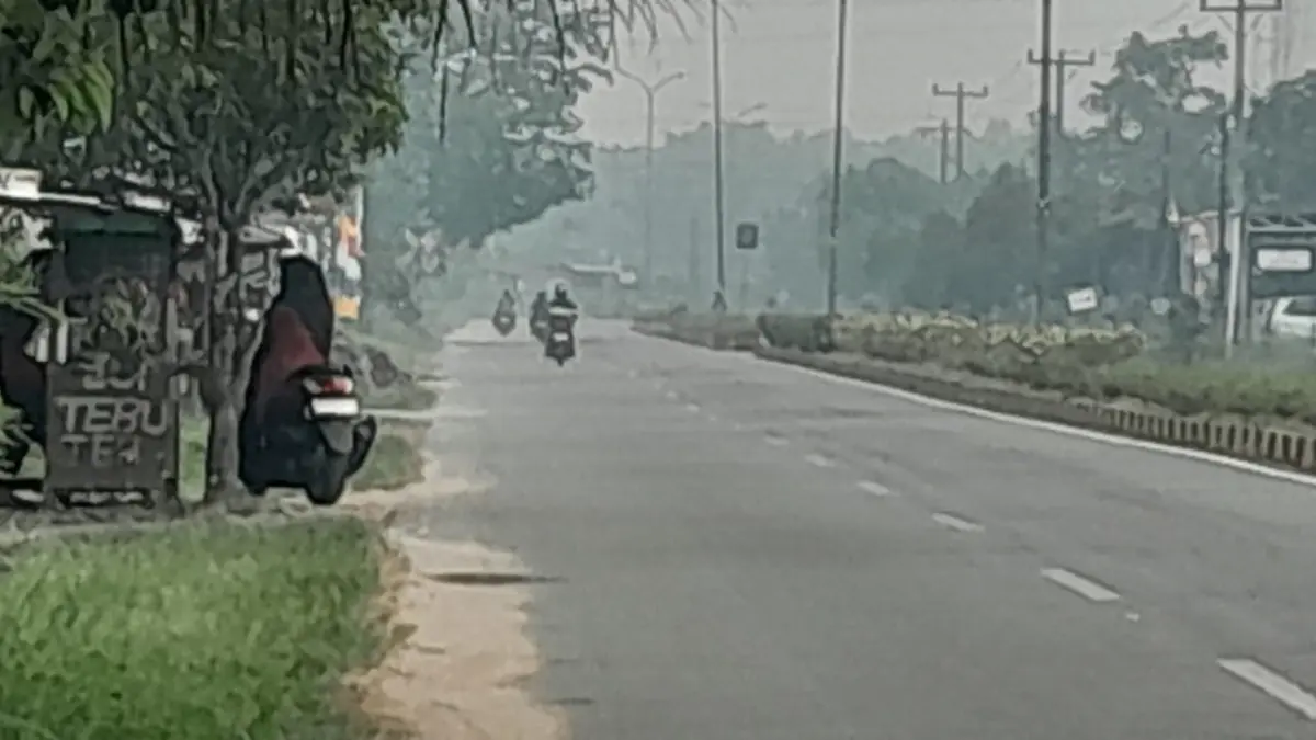 Suasana Kota Sambas yang diselimuti kabut asap sejak sepekan terakhir.