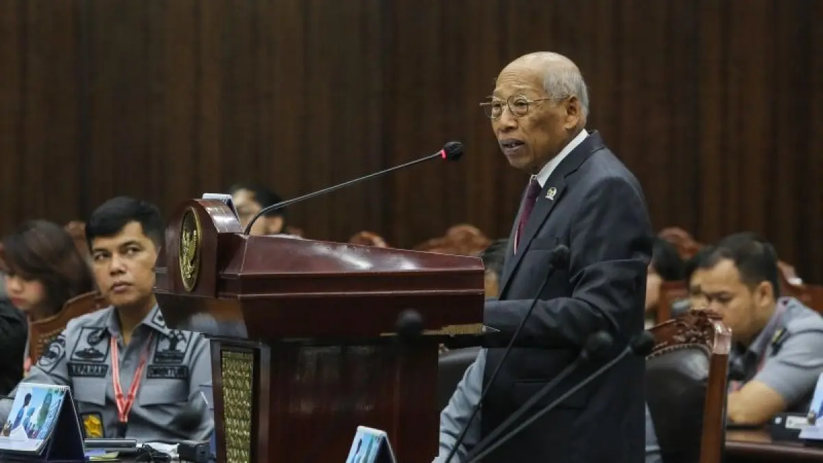 Anggota DPR I Wayan Sudirta menyampaikan keterangan DPR pada sidang uji materiil UU nomor 28 tahun 2014 tentang Hak Cipta di Mahkamah Konstitusi, Jakarta, Senin (30/6/2025). (ANTARA FOTO/Asprilla Dwi Adha/nym).