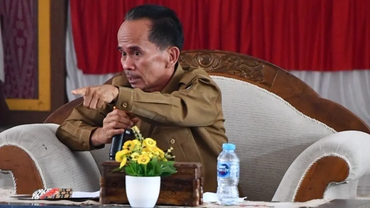 Bupati Sintang Gregorius Herkulanus Bala menyebut api sekecil apa pun dapat menjadi awal kebakaran yang sulit dikendalikan ketika kondisi lahan kering.(RISKA / PONTIANAK POST) 
