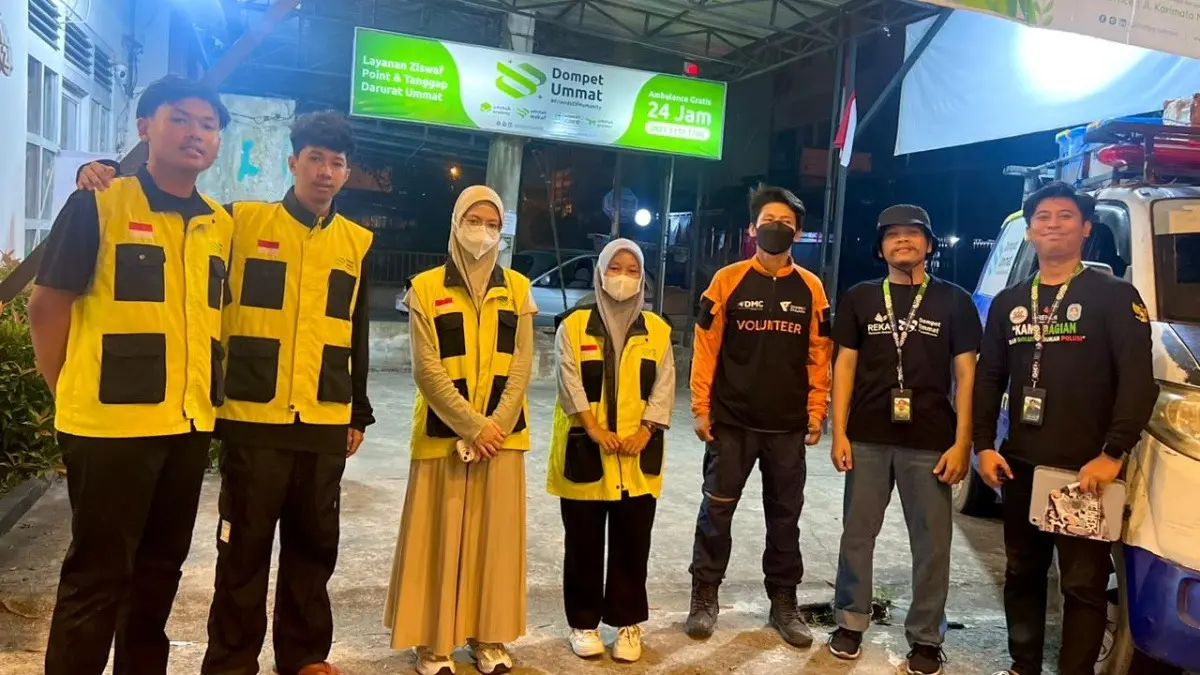 Relawan Dompet Ummat bersiap berangkat ke Desa Temajuk Kecamatan Paloh Kabupaten Sambas. (ISTIMEWA)