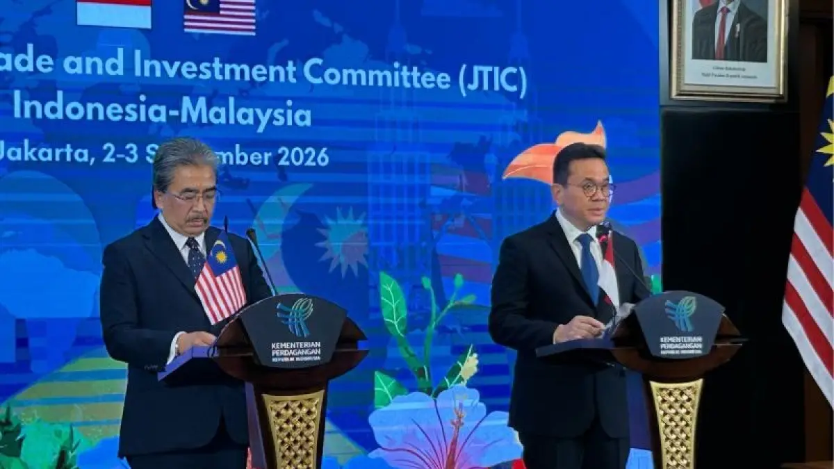 Menteri Perdagangan RI Budi Santoso (kanan) dan Menteri Investasi, Perdagangan, dan Industri Malaysia Datuk Seri Johari Abdul Ghani memberikan pernyataan bersama dalam pertemuan tingkat menteri ke-4 Joint Trade and Investment Committee (JTIC) Indonesia-Malaysia di kantor Kementerian Perdagangan (Kemendag), Jakarta, Kamis (3/9/2026). (ANTARA/Maria Cicilia Galuh)