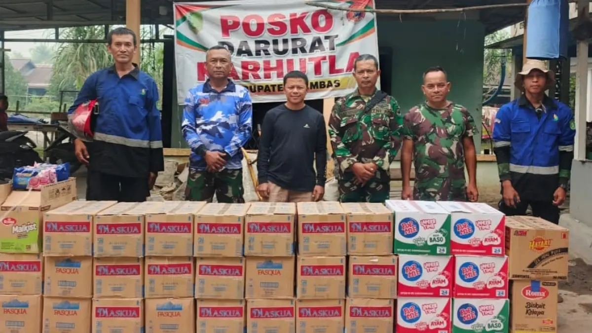 Elemen masyarakat Sungai Baru kirim logistik ke petugas pemafam karhutla sebagai bentuk dukungan