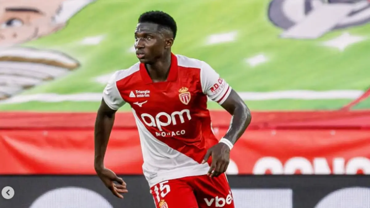 Lamine Camara menjadi salah satu gelandang yang pernah masuk radar Liverpool. (IG@lamine_camara_15)