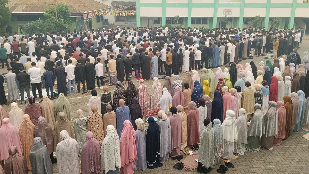 Pelaksanaan salat istisqa di lingkup Lembaga Pendidikan Yayasan Mujahidin bersama para pelajar. (ISTIMEWA)