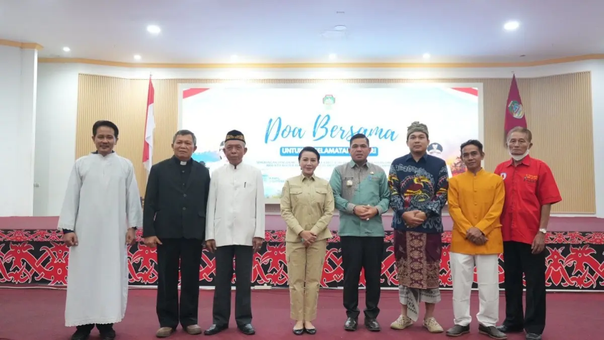 Acara doa bersama di aula besar kantor bupati Landak pada Kamis (3/9). Bupati Landak Karolin Margret Natasa menegaskan segala cara telah dilakukan untuk penanganan Karhutla. (HUMAS PEMKAB LANDAK)