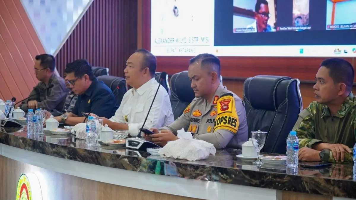 Bupati Ketapang, Alexander Wilyo, menetapkan status Tanggap Darurat Karhutla, Rabu (2/9). (ISTIMEWA)