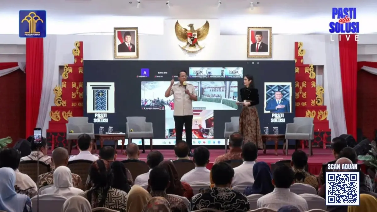 Tangkapan layar Menteri Hukum RI Supratman Andi Agtas dalam dialog interaktif bersama sekitar 300 PMI melalui program Pasti Ada Solusi di Kantor KBRI Kuala Lumpur, Jumat (4/9). (ISTIMEWA)