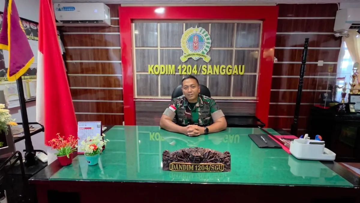 Dandim 1204/Sanggau Letkol Inf Nurrachman Gindha Dradhizya menyampaikan apresiasi kepada Satgas Gabungan yang terlibat dalam penanganan Karhutla di wilayah Kabupaten Sanggau dan Sekadau (05/09/2026). (ISTIMEWA)&nbsp;
