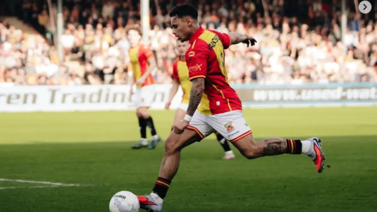 Dean James menjadi andalan Go Ahead Eagles saat menghadapi FC Utrecht di Stadion Galgenwaard. (IG@deanjames)