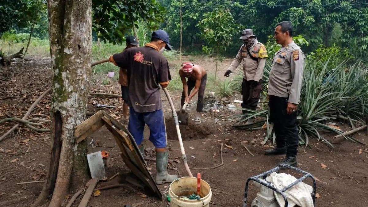 Pembangunan dua sumur bor di Singkawang Utara untuk mendukung kebutuhan air bersih masyarakat.