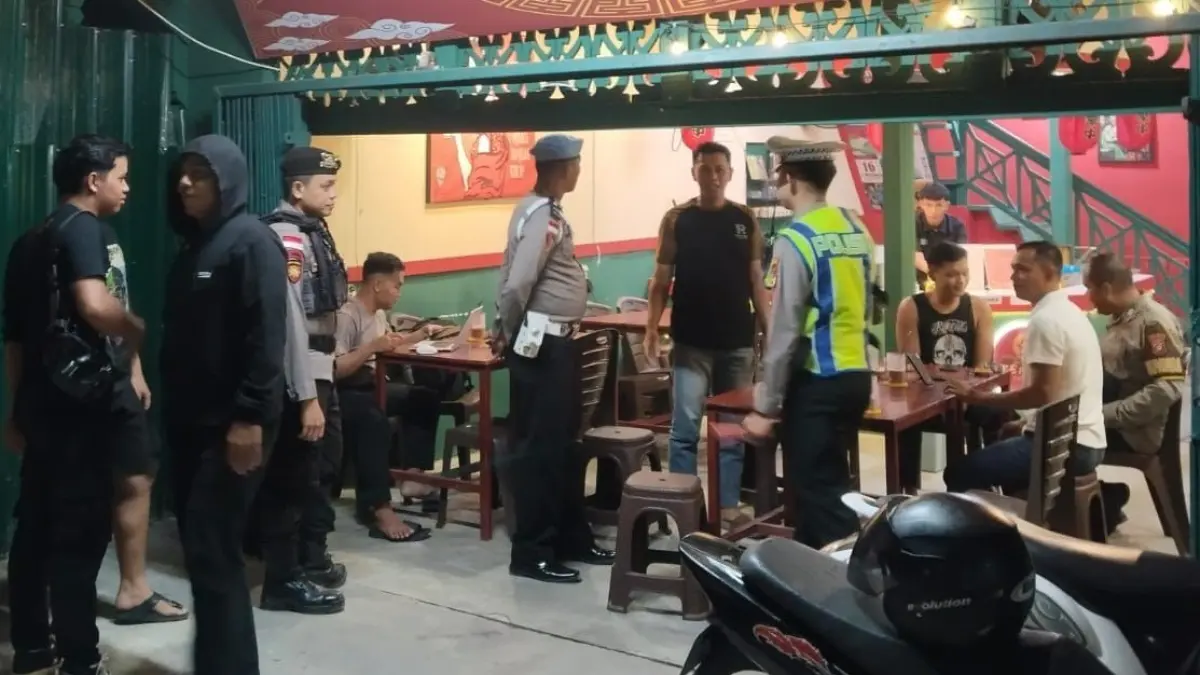 Satuan Samapta Polres Kapuas Hulu melaksanakan kegiatan Patroli Perintis Kota R. 2 di Kota Putussibau. (ISTIMEWA)