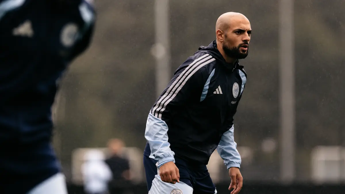 Sofyan Amrabat saat menjalani latihan pertamanya bersama Ajax dan siap menghadapi PSV Eindhoven. (IG@afcajax)
