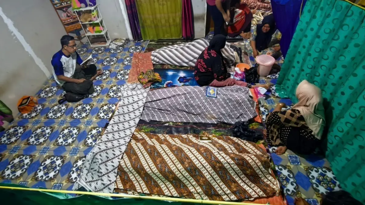 Jenazah para korban yang meninggal dunia saat hendak mengambil air di lubang bekas PETI beberapa hari lalu. (ISTIMEWA)