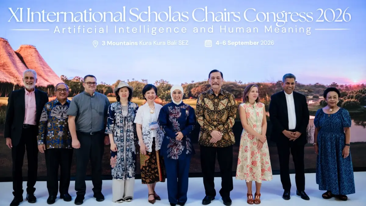 KOLABORASI GLOBAL: Peserta World Encounter Summit 2026 berfoto bersama di Bali. Forum lintas negara ini membahas pemerataan manfaat kecerdasan buatan (AI), kesenjangan digital, dan pengembangan teknologi yang berpusat pada kemanusiaan. FOTO: ISTIMEWA