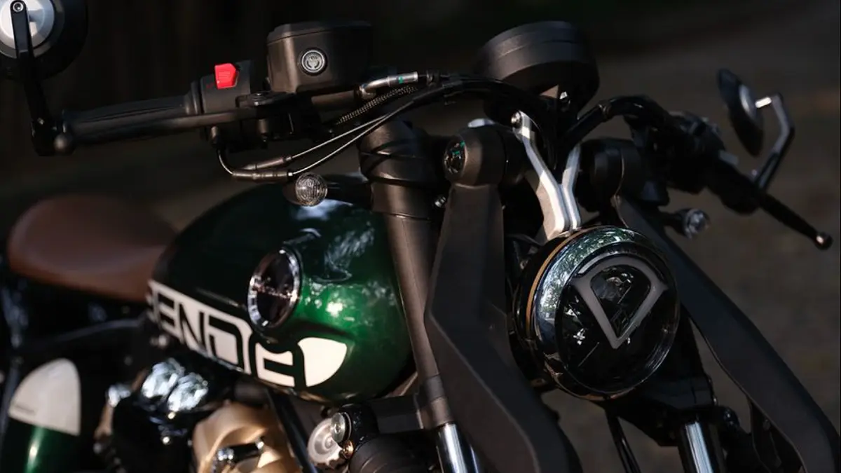 BENDA membekali Napoleon 125 dengan lampu depan LED yang mempertahankan nuansa klasik tanpa meninggalkan teknologi modern. (gpone)