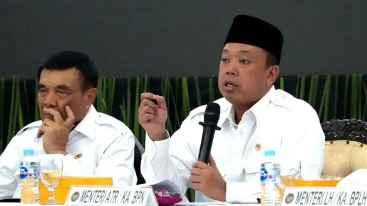 Menteri ATR/BPN Nusron Wahid saat memimpin Rapat Koordinasi (Rakor) antara Pemerintah dengan Perusahaan Pemegang HGU dalam Penanggulangan dan Penanganan Puncak Kebakaran Hutan dan Lahan Tahun 2026, di Jakarta Pusat, Senin (7/9/2026). (Antara/ATR/BPN)