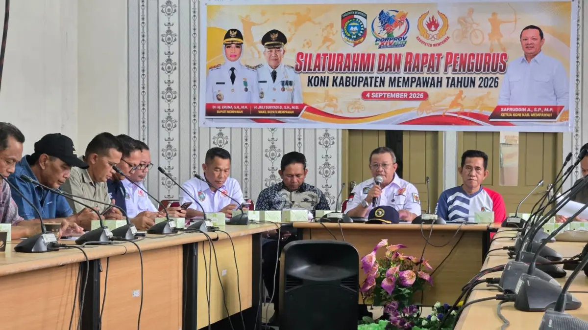 Safruddin Asra memimpin rapat perdana pengurus KONI Mempawah 2026.