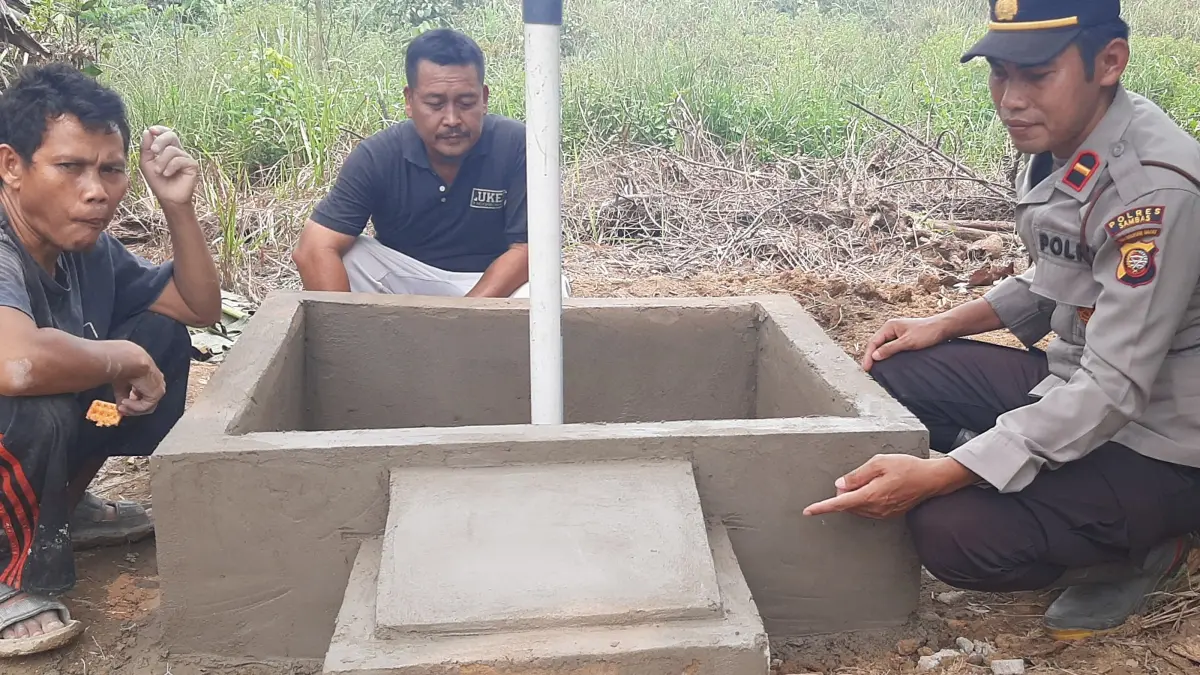 Sumur bor yang dibangun jajaran Polres Sambas di Sabung Trans SP1, Dusun Sabung Setangga, Desa Sabung, Kecamatan Subah untuk masyarakat dan mendukung penanganan karhutla.